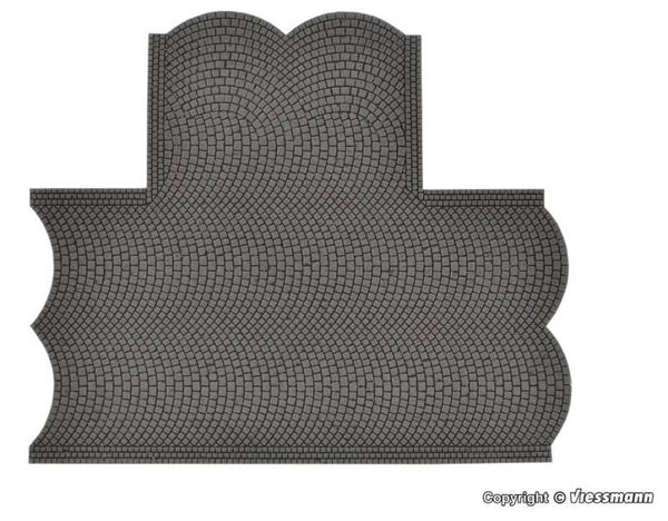 Vollmer 48243 H0 Straßenplatte Kopfsteinpflaster aus Steinkunst, 90°-Einmündung, L 15,5 x B 13 cm