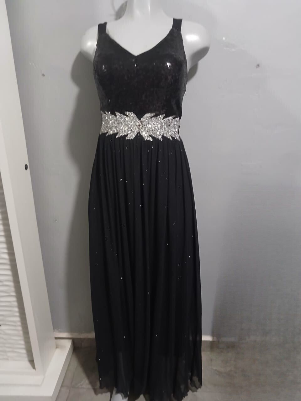 RENTA DE VESTIDO COLOR NEGRO TALLA M