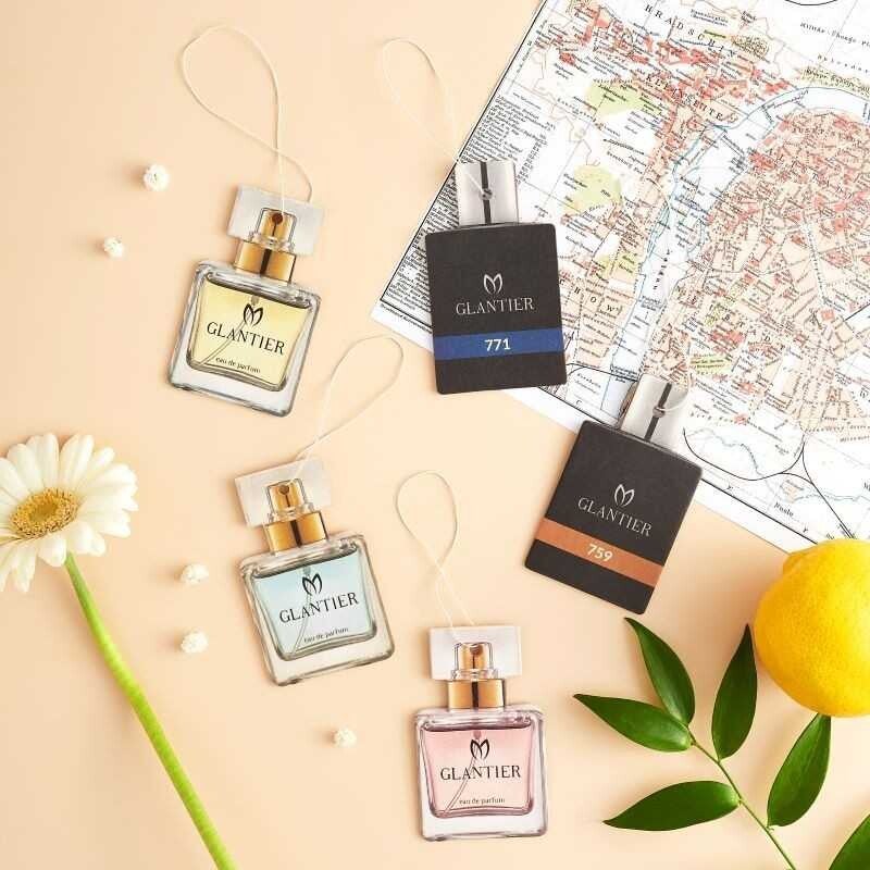 507 - Autohanger geïnspireerd op C*co M*demo*selle