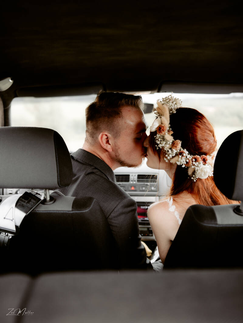 weddinglnweb-417-standard-uxjle5.jpg