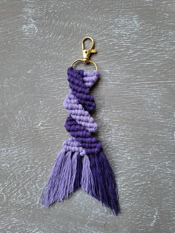 handgefertigte Makrameeschlüsselanhänger "SPECIAL"