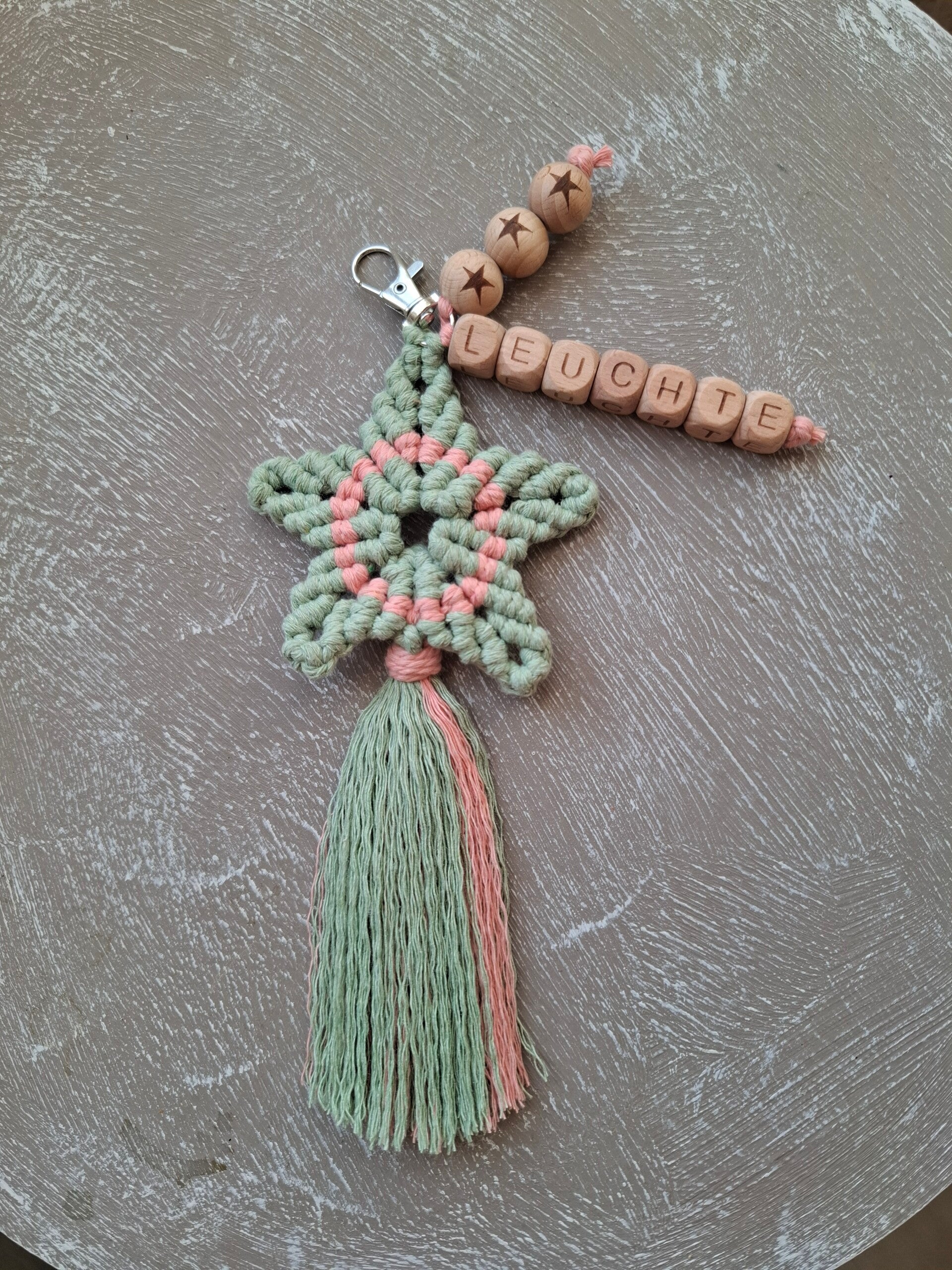 handgefertigter Makrameestern "LEUCHTE"