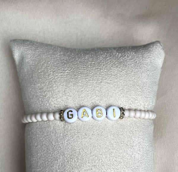 Naam armbandje acryl kralen matt Linen white