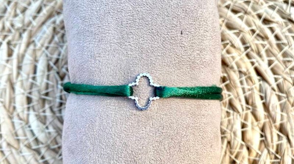 Satijnkoord armbandje Klaver Zilver