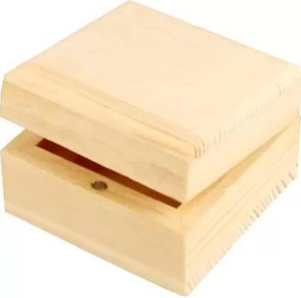 Houten sieradendoos 6 x 6 x 3,5 cm b.maat 4,7 x 4,7 x 2,6 cm