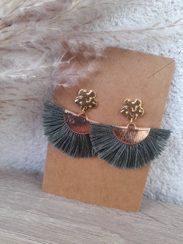 Boucles fleurs pompons