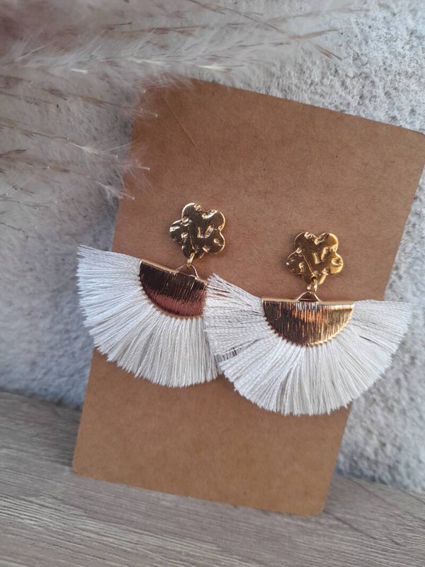 Boucles fleur pompons 🤍