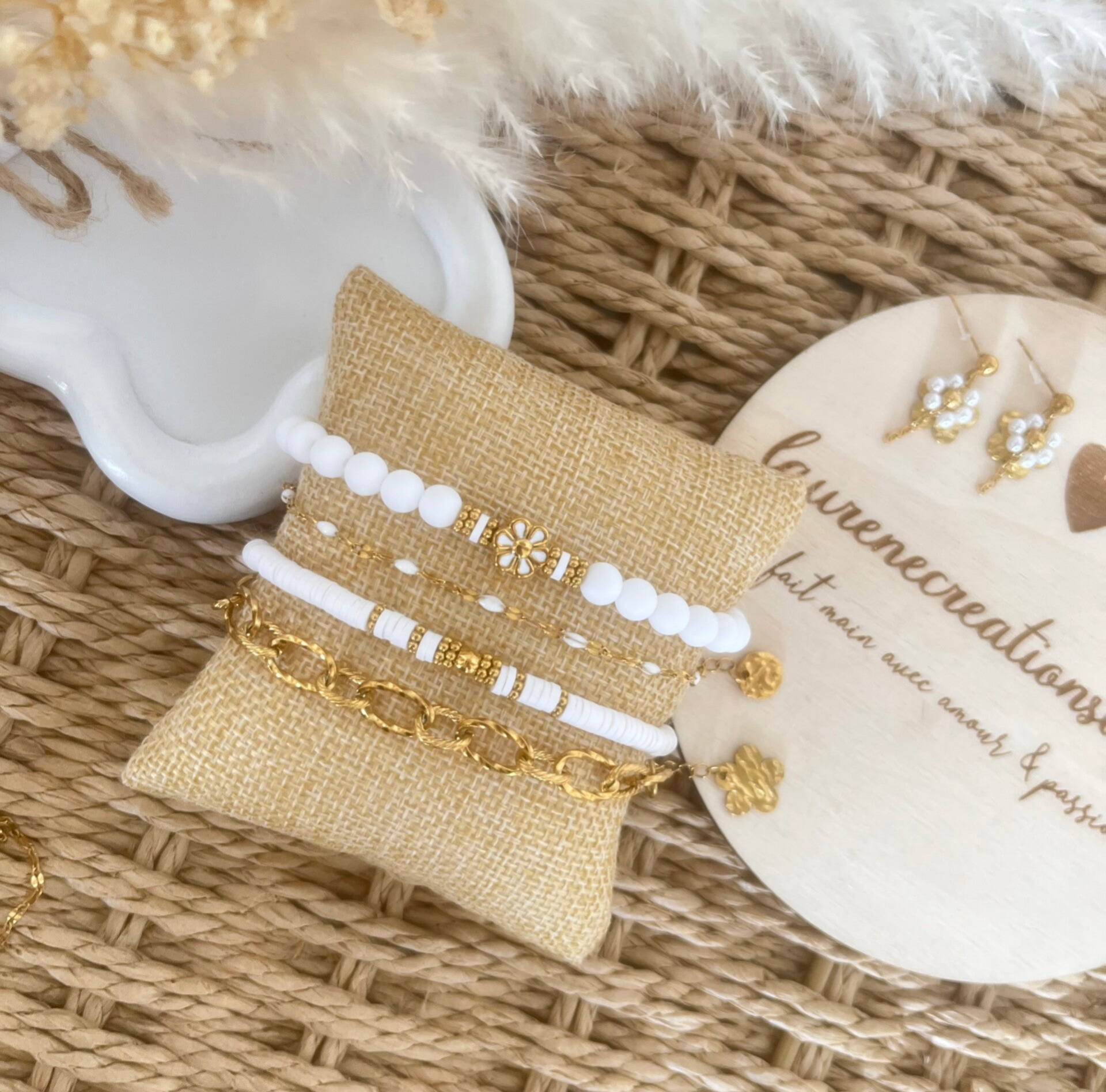 Bracelets blancs