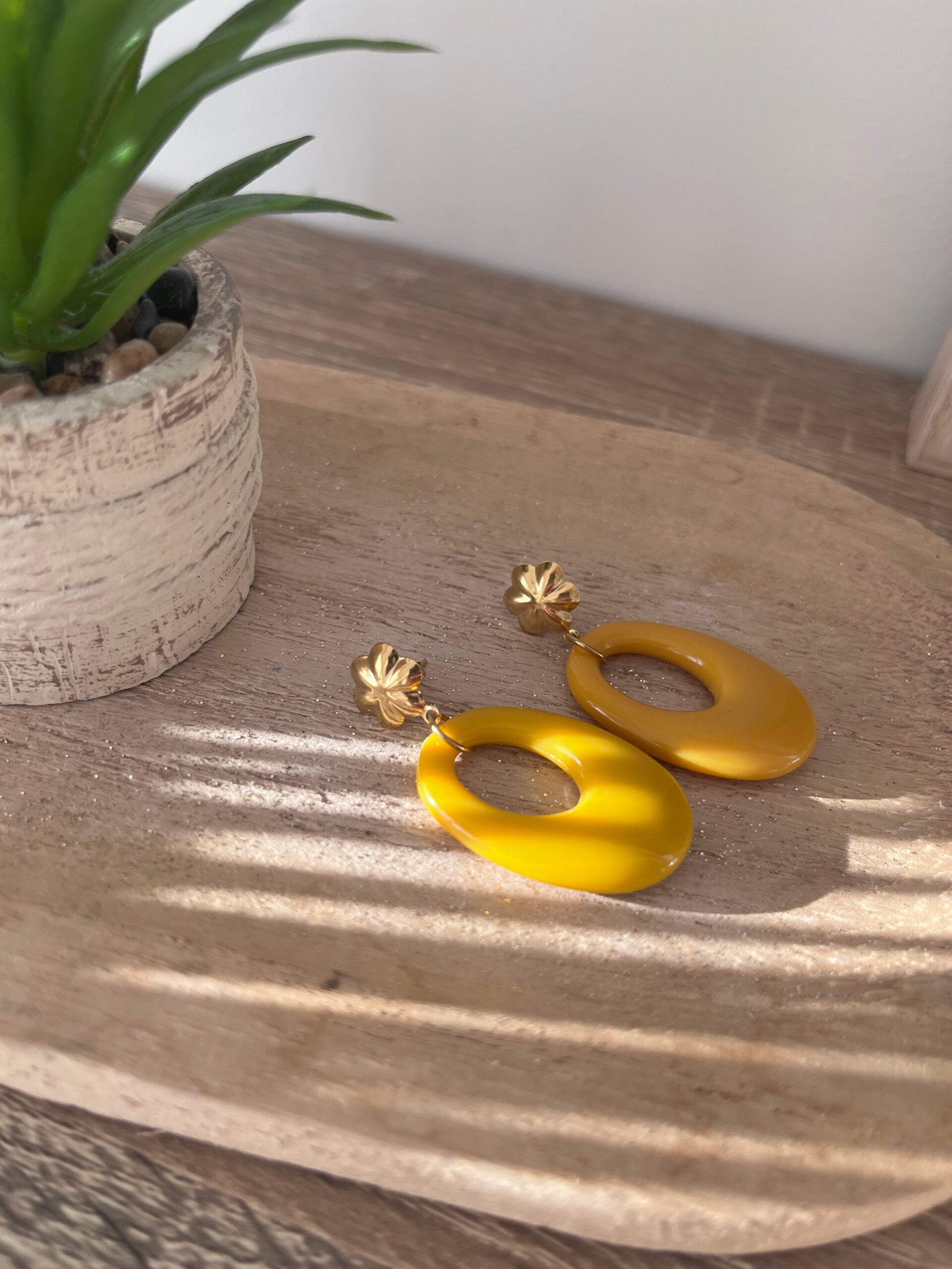 Boucles jaune ocre