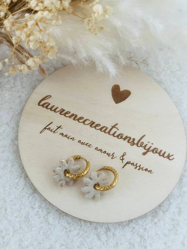 Boucles fleurs beige