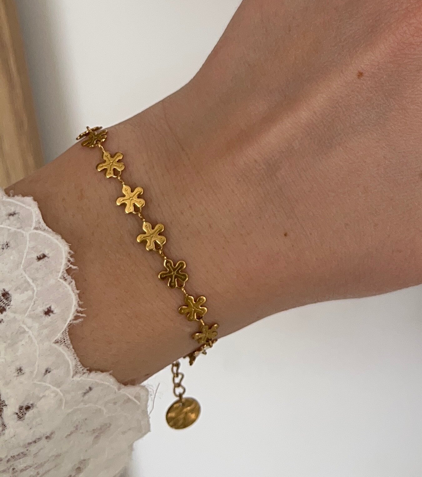 Bracelet fleurs dorés