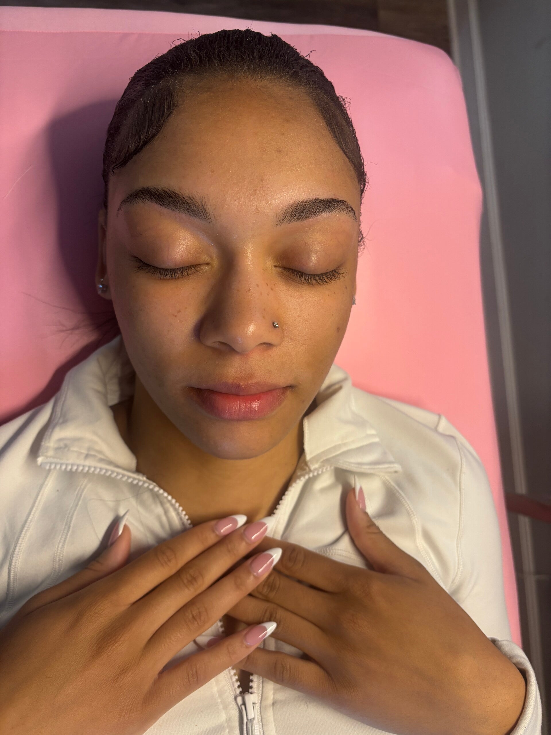 Brow waxing by licensed esthetician in Alpharetta GA. Best brow waxing in Alpharetta GA