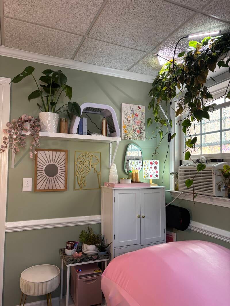 Best esthetician studio in Alpharetta GA for facials, brazilian waxing, brazilian sugaring, brow waxing and sugaring and brow lamination.