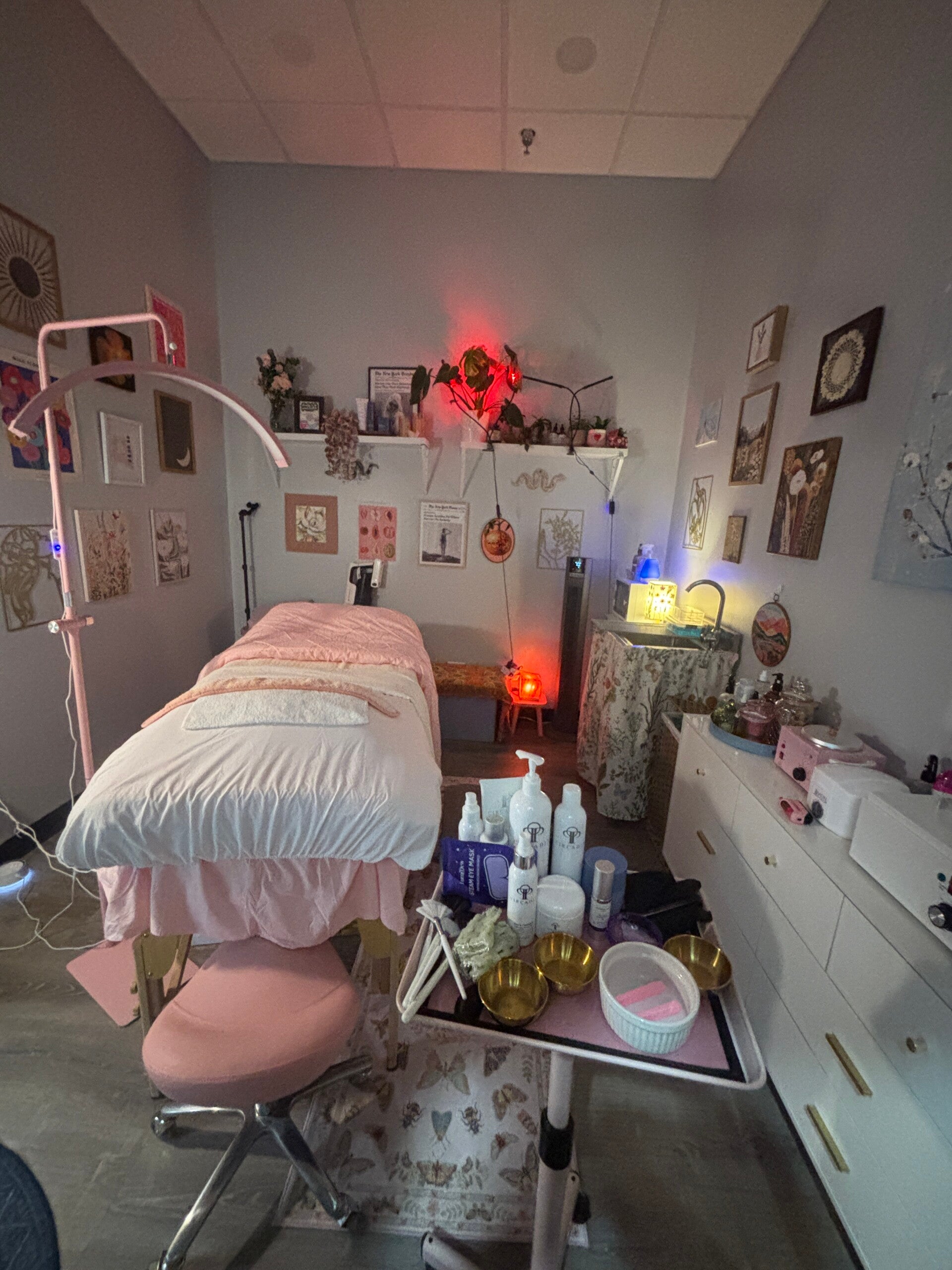 Best esthetician studio in Alpharetta GA for facials, brazilian waxing, brazilian sugaring, brow waxing and sugaring and brow lamination.