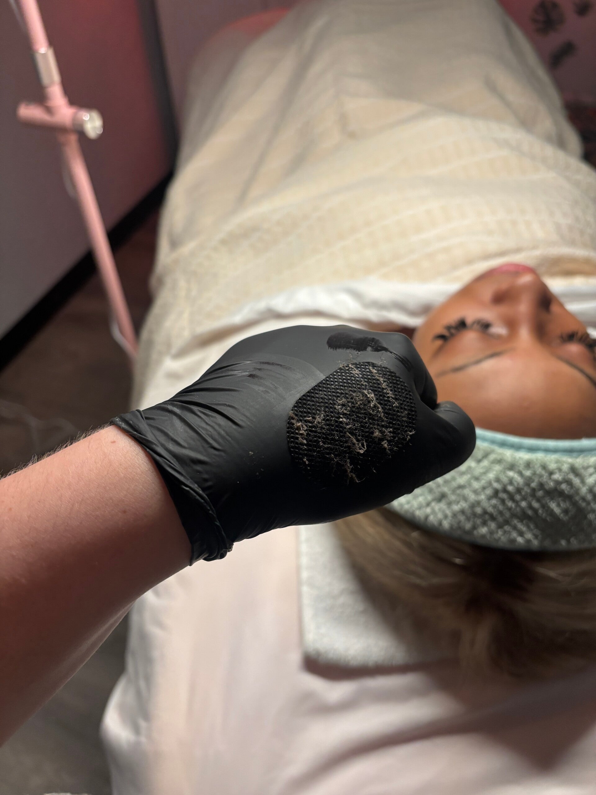 Relaxing skincare studio in Alpharetta GA designed for facials, waxing, sugaring and self care treatments.