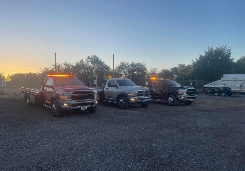 J Jasmine Towing truck and towing work
