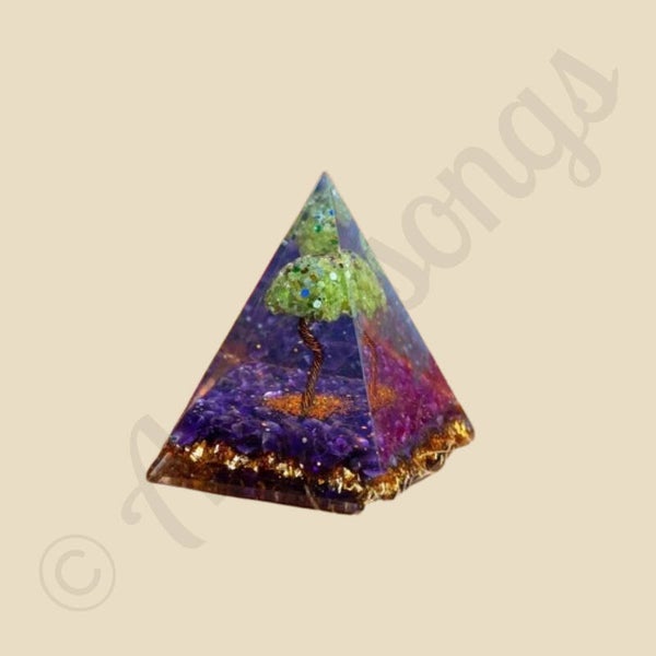 Orgonite Piramide Amethist met Peridoot Boompje (90 mm)