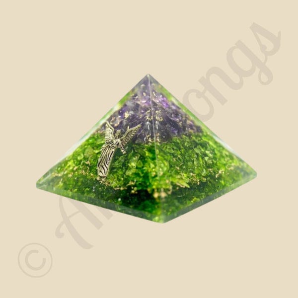 Orgonite Piramide Amethist/ Peridoot – Aartsengel Raphaël – (40 mm)