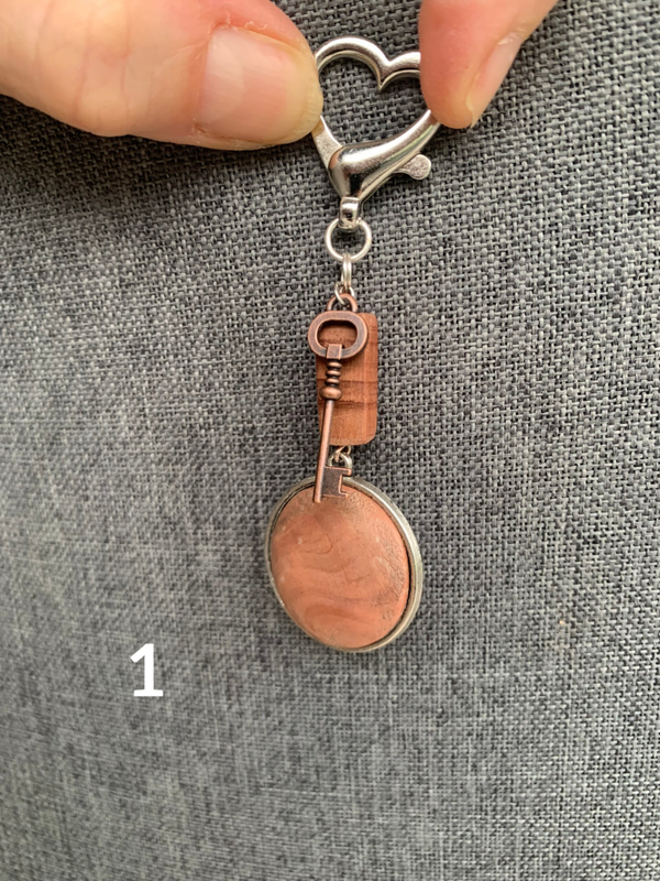 Bijoux de sac en bois essences diverses