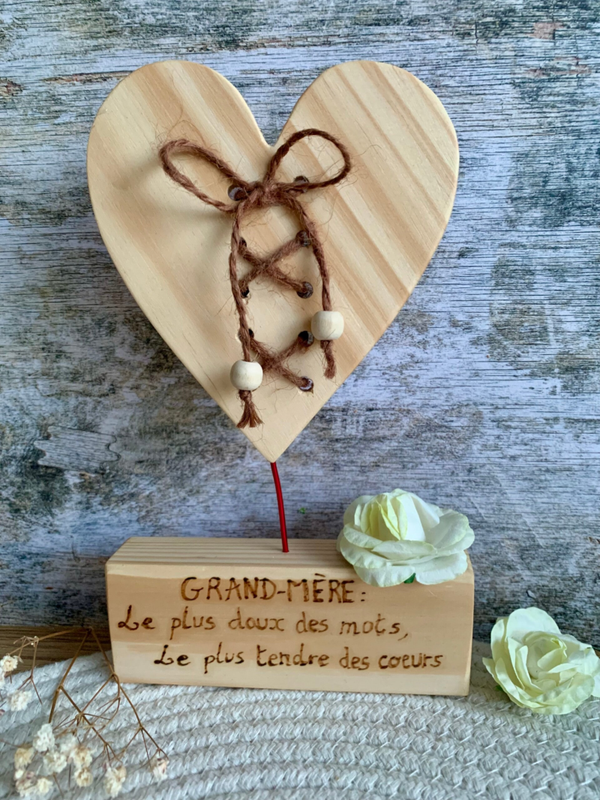 Cadeau fête des Grands-mères coeur sur socle en bois avec citation personnalisable