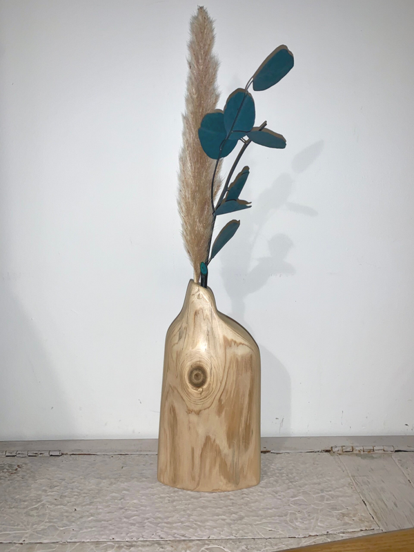 Vase en bois de thuya