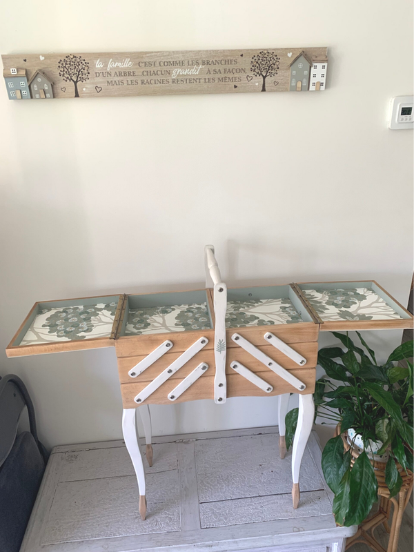 Travailleuse vintage revalorisée gris argent/brut