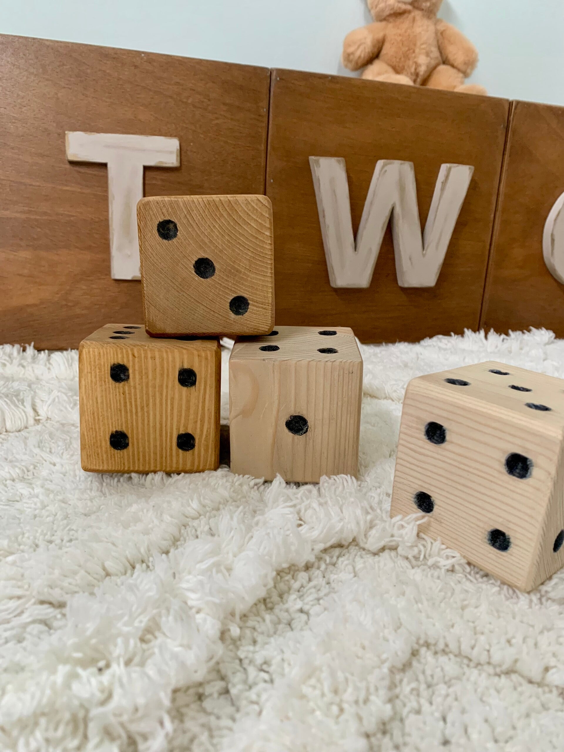 Dés en bois pour décors studio photo ou décoration