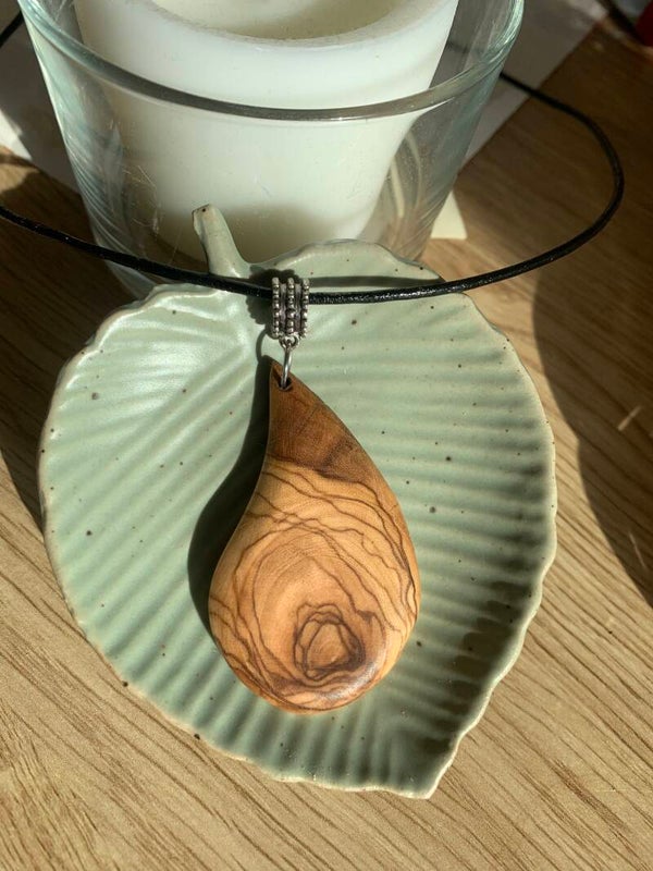 Collier cuir et bois d'olivier