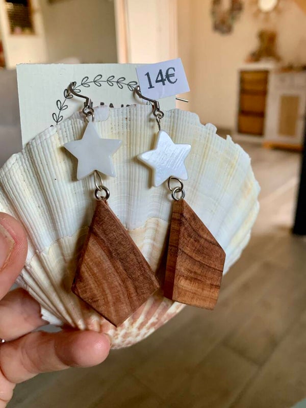 Boucles d'oreilles en bois  de séquoia "étoiles"