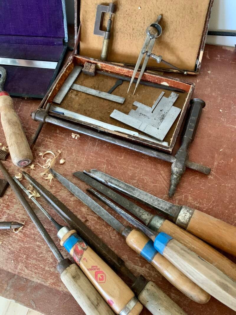 outils du menuisier ciseaux à bois, outils de mesure, gouges