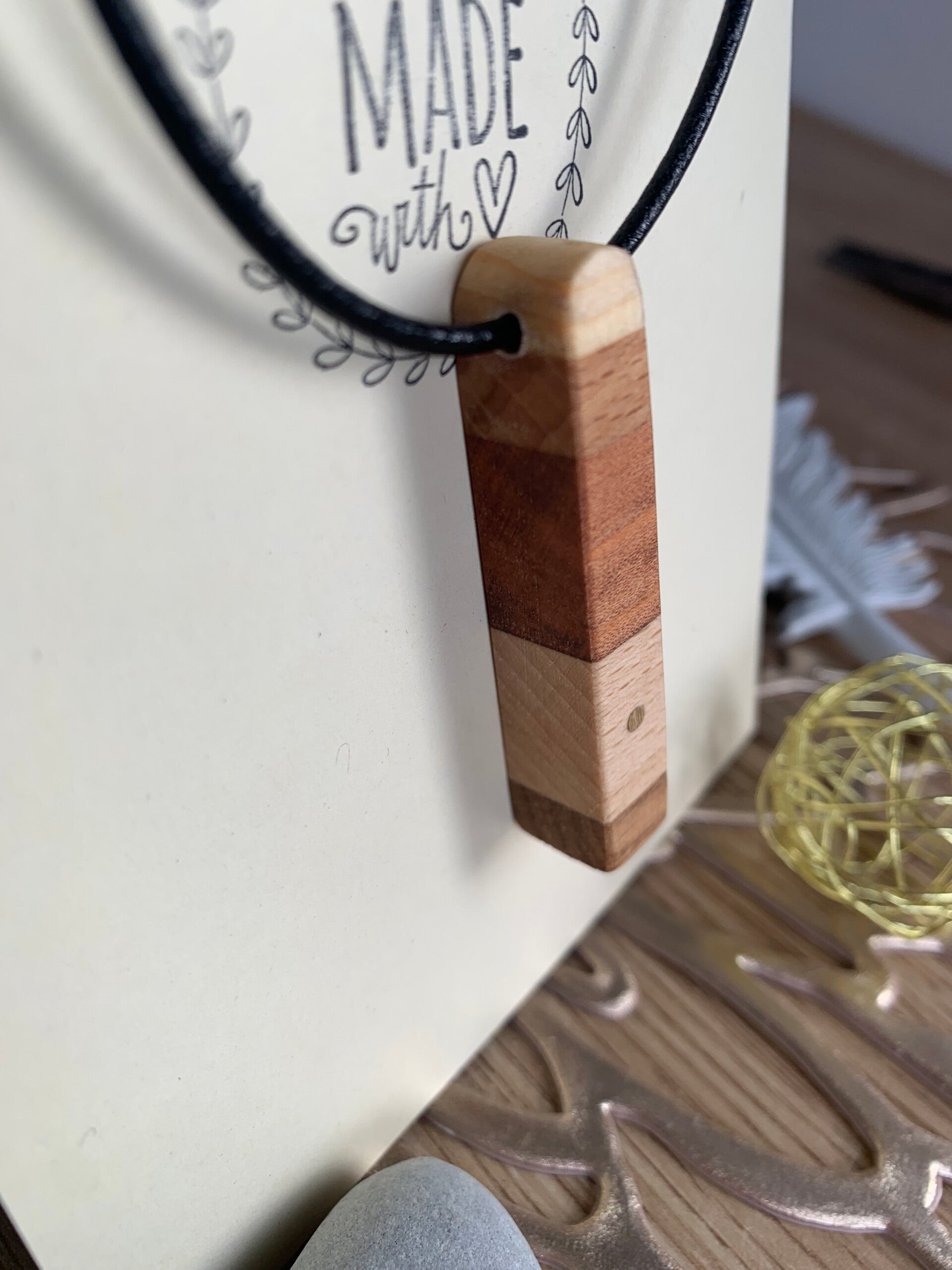Collier unisexe en cuir et bois