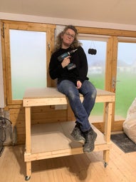 dans l'atelier bois avec l'établi