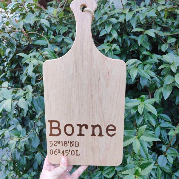 Borrelplank met handvat - Plaatsnaam met coordinaten - 36x18 cm