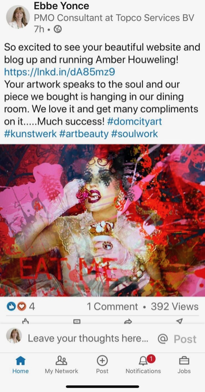 Kunstwerk digitale fotokunst  bekende  vrouwelijke kunstenaar Amber Houweling een vrouw die een ijsje eet zwart haar street art kleuren rood en roze  kant wild  EAT ME moderen abstracte kunst hedendaagse schilderkunst  