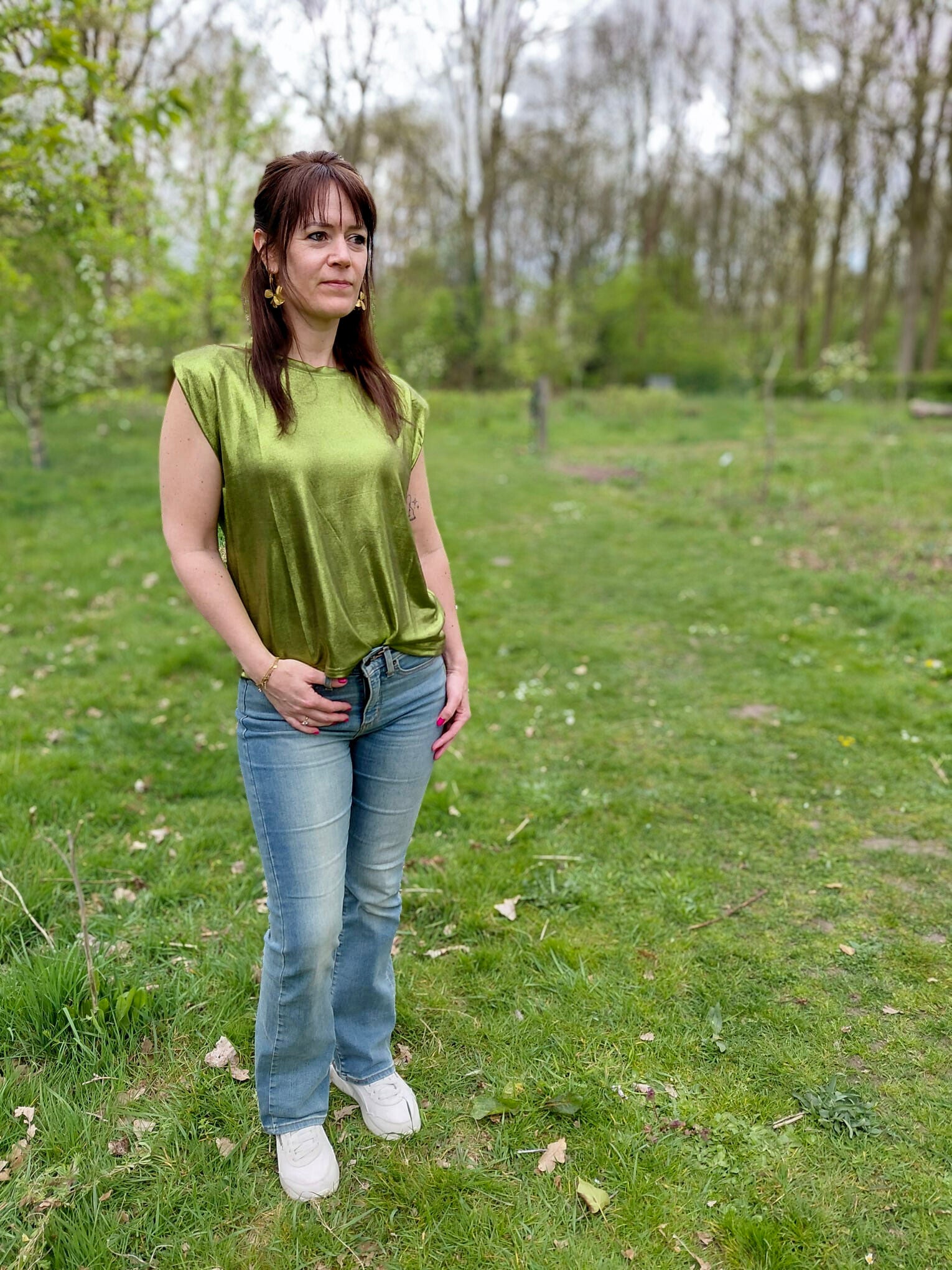 An'ge top met schoudervulling groen