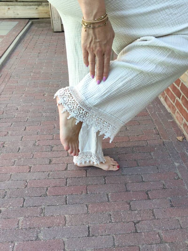 Mousseline broek met kant beige