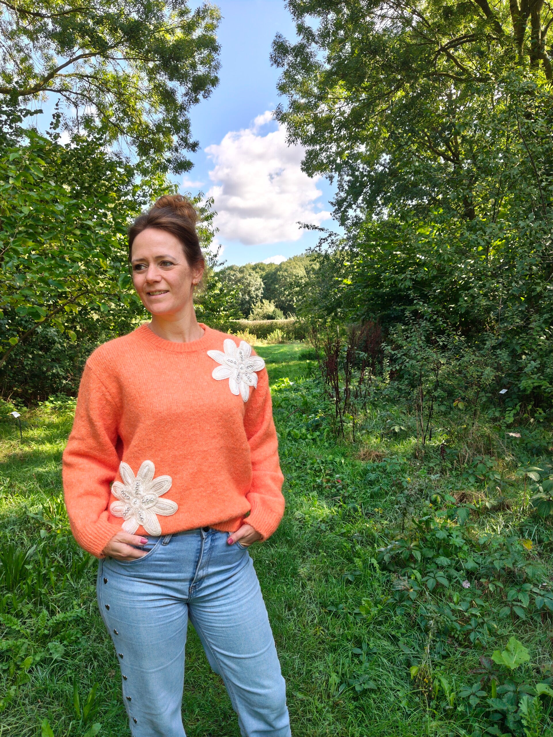 Trui bloemen oranje