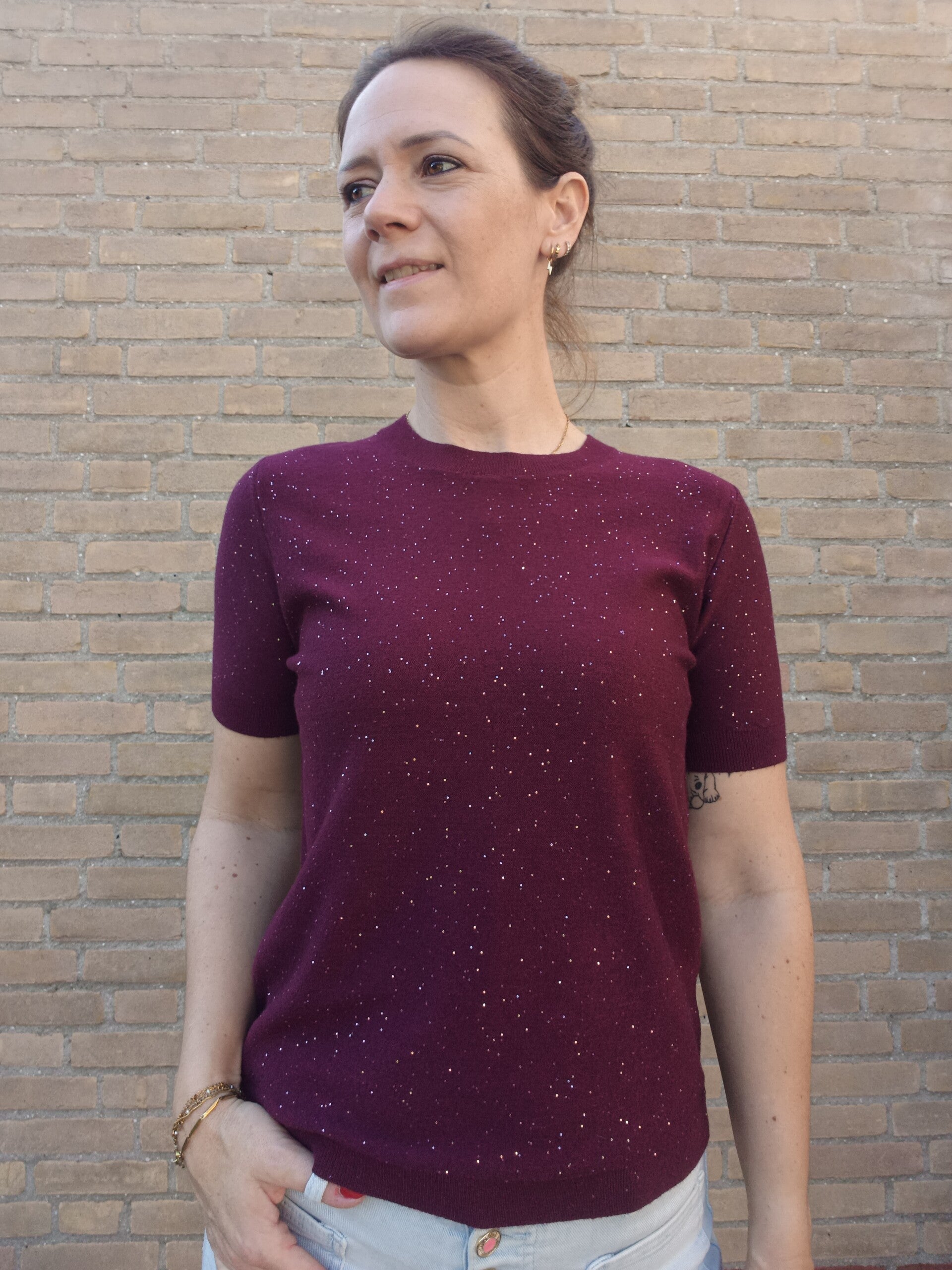 Trui korte mouw met pailletten bordeaux rood