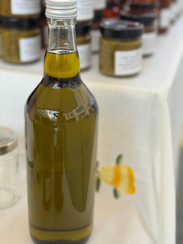 Olivenöl aus eigener Herstellung in Sizilien