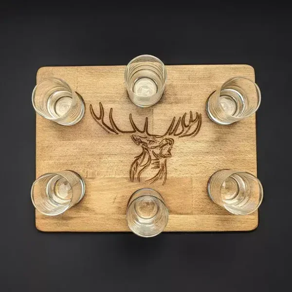 Planche à shots en bois de Hêtre avec 6 verres motif Cerf