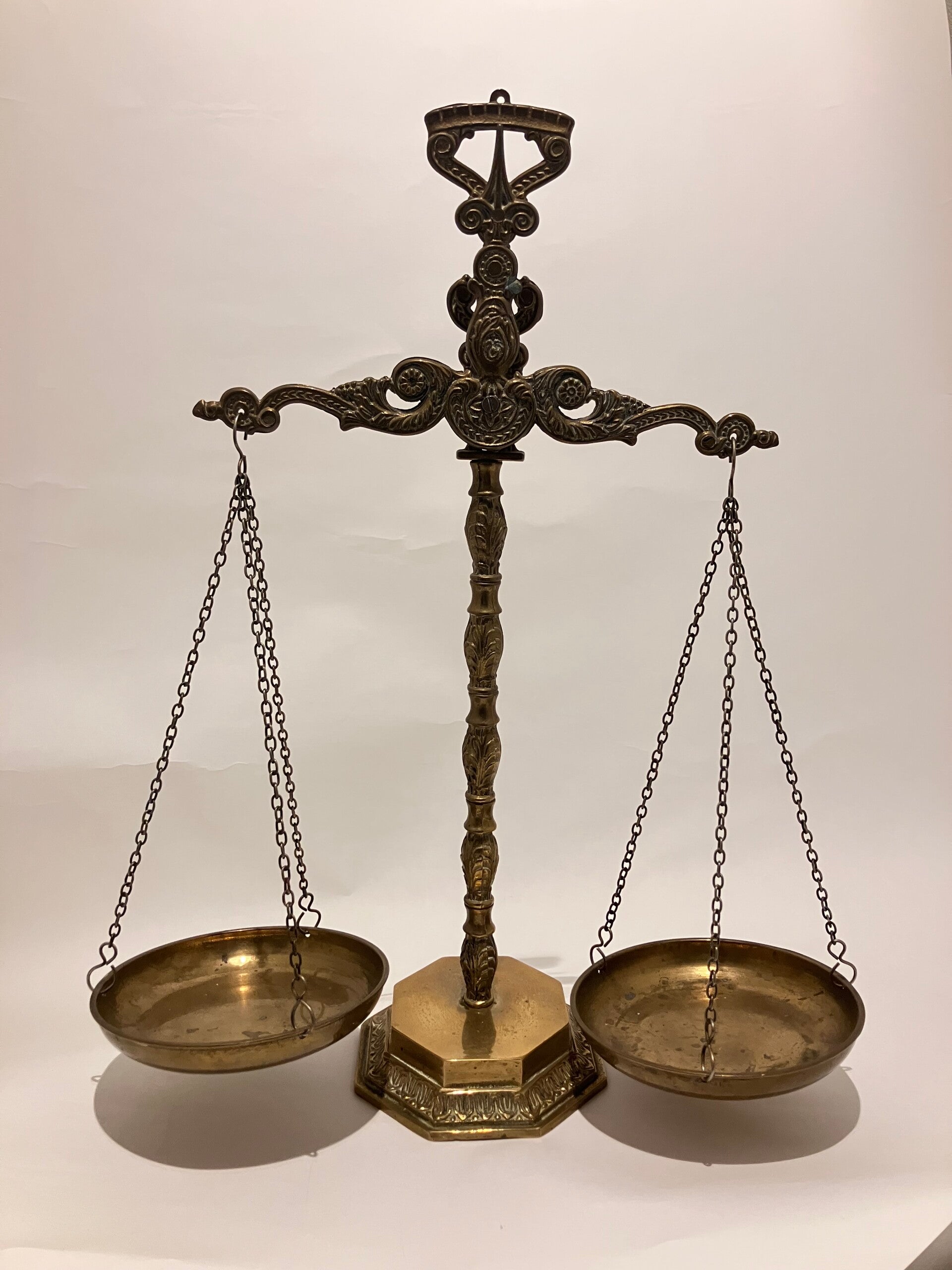 Antieke bronze weegschaal