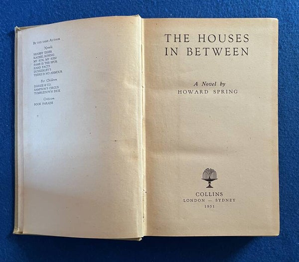 The Houses In Between - Howard  Spring