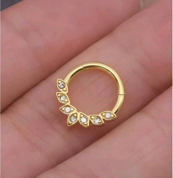 Pretty gold Diamond ring