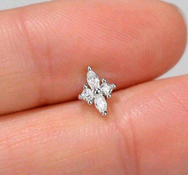 Diamond labret