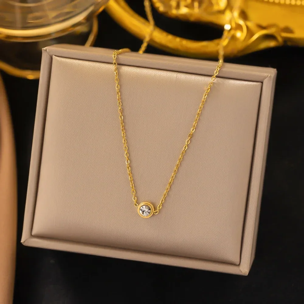 Colliers en or avec un seul diamant