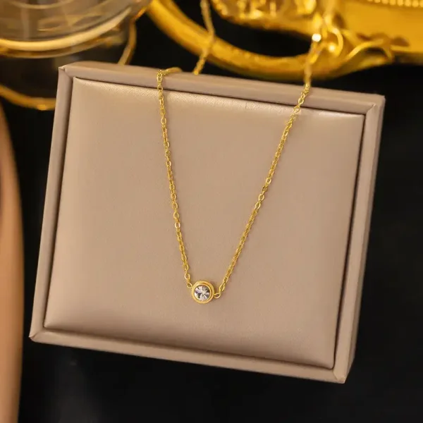Colliers en or avec un seul diamant