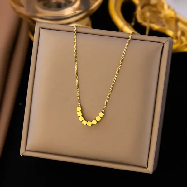 Collier à huit blocs en or