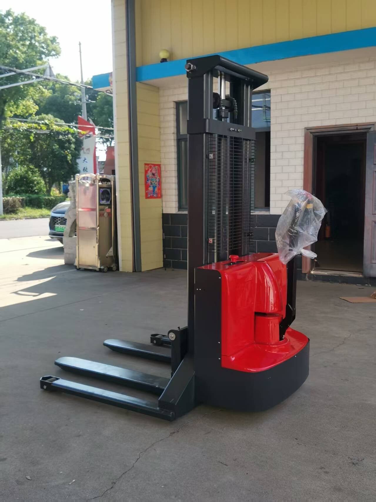 APILADOR FULL ELECTRICO 1.5TN Y MASTIL DE 3M