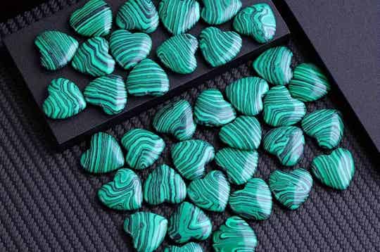 💚 Malachit – Heilstein für Schutz, Transformation & Herzöffnung 🐴🐱🐶