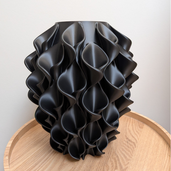 Ruffle Vaas - Black (3D printed)